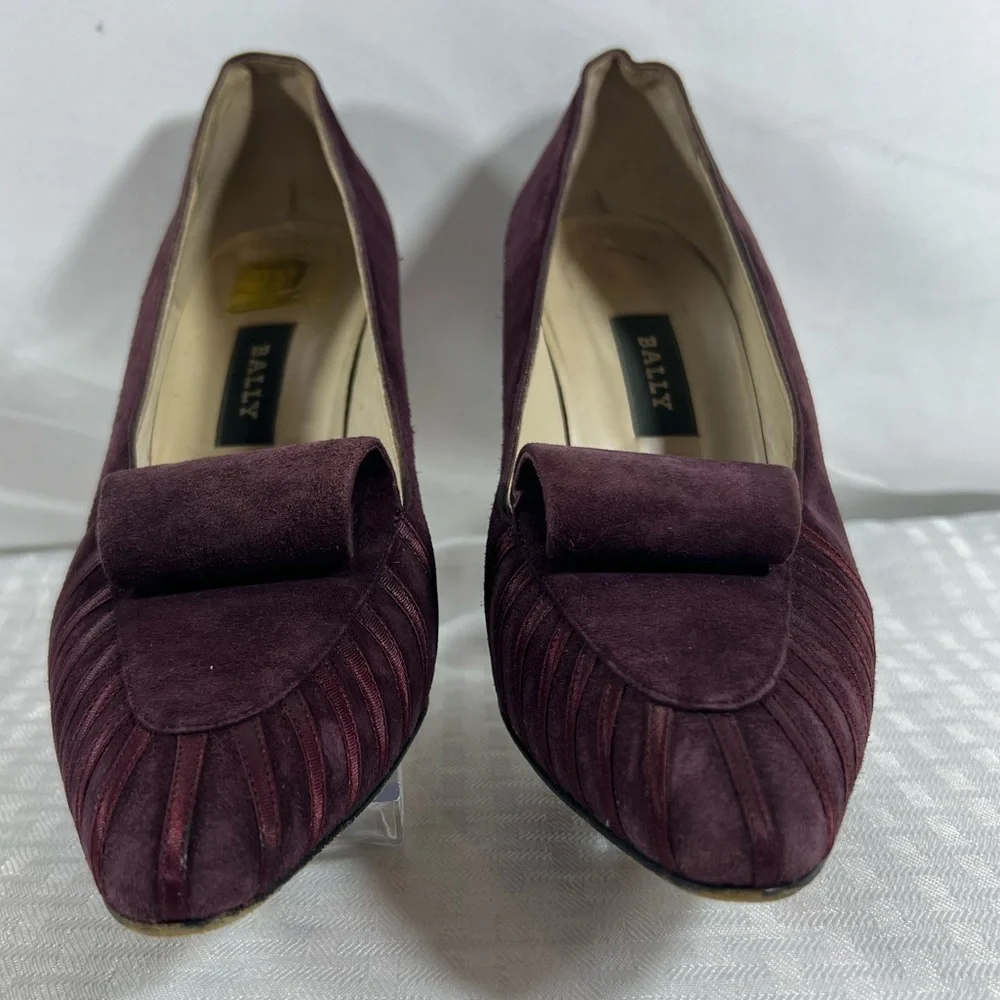 7003: Bally Juliette Plum Suede Pleated Pumps US 8.5 M